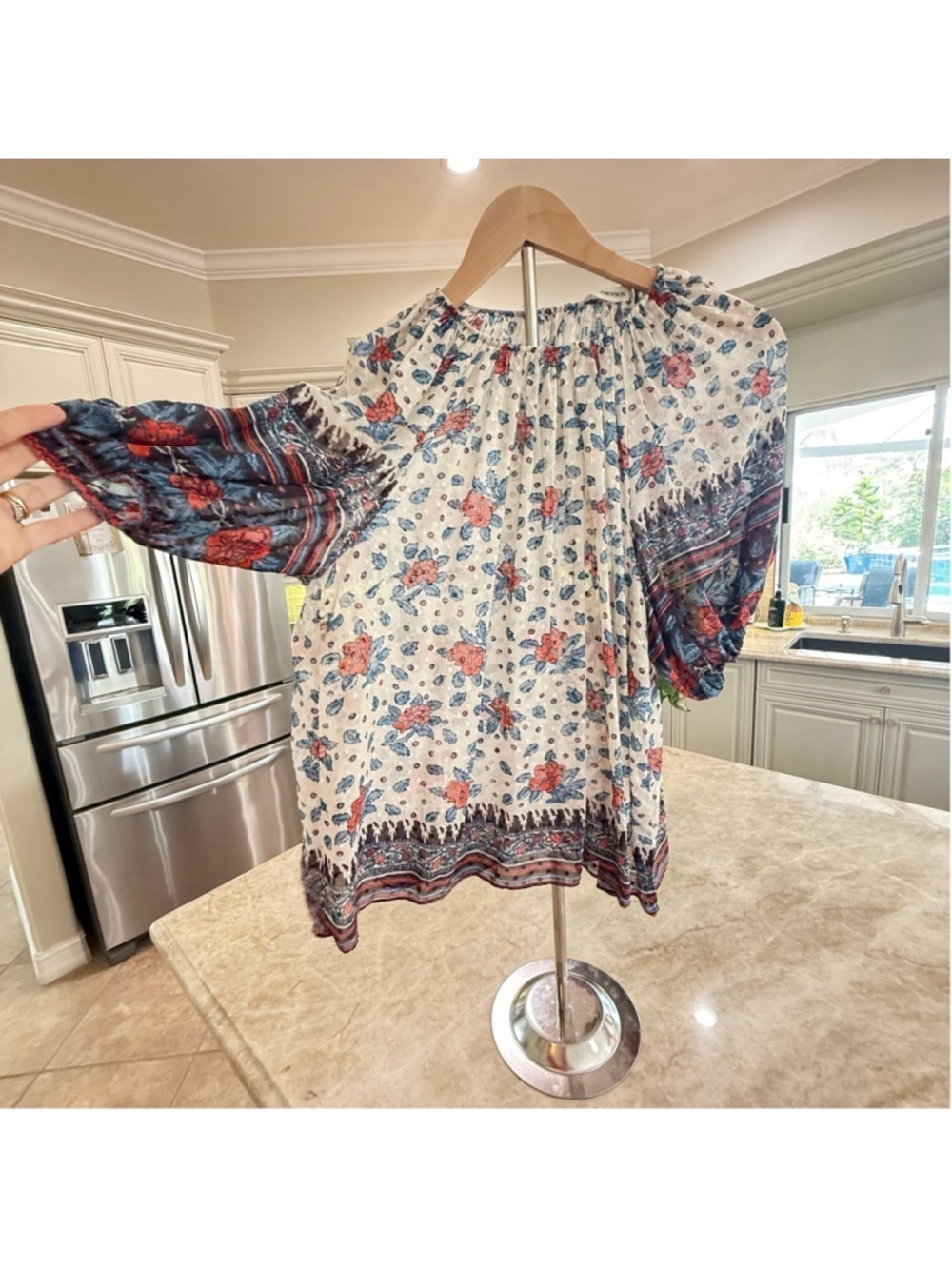Ulla Johnson White Red Floral Blouse L, Polk dot texture shear. Puff sleeve